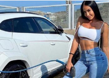 E frikshme në Spanjë, modelja tenton të shtypë me makinë partnerin futbollist