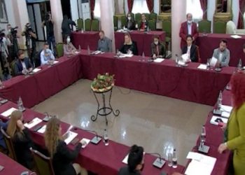 Nikolla: Gazetarët në seanca! Berisha pa grup parlamentar? Kryetarja e Kuvendit: Respektoj PD-në