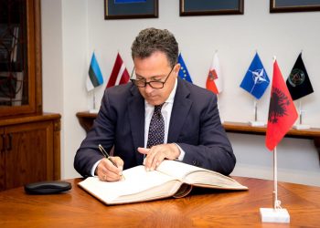 Shqipëria organizon Kursin e Lartë për Studimet e Sigurisë e Mbrojtjes, pjesë ushtarakë dhe zyrtarë nga Kosova e vende të NATO-s