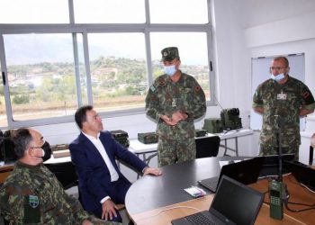 FA trajnohet për sistemin e komunikimit Tokë-Ajër-Tokë, Peleshi: I rëndësishëm edhe për emergjencat civile, gati në dhjetor