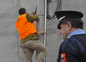 Kriza shton kontrollet/ Konstatohen 16 vjedhje të energjisë elektrike, arrestohen 2 persona, 3 në kërkim