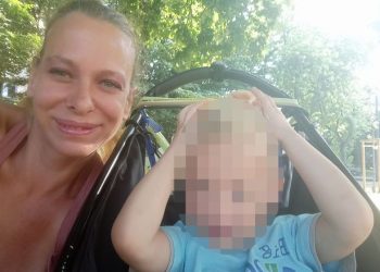 Tragjike/ Aktorja e filmave porno qëllon 9 herë me thikë djalin e saj 2-vjeçar, lë kufomën në një supermarket
