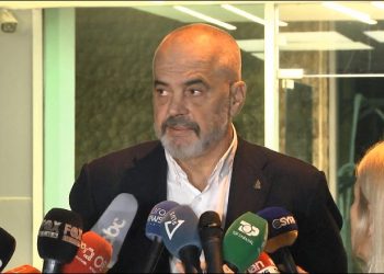 Vetingu i politikanëve/ Rama: Gati të ulemi në tryezë, të ballafaqojmë argumentet. Nuk ka rëndësi nga vjen propozimi, duhet të jetë me interes për…!