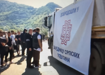 Largohet kamioni i fundit që bllokonte veriun e Kosovës, ja mesazhi pro-serb mbi të