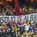 Mediat serbe “tërbohen” nga banderola e tifozëve në ndeshjen Suedi-Kosovë: Në sy të Europës…!
