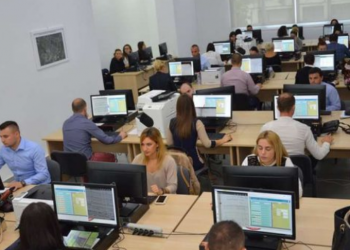 Rregullorja e re për administratën: Nga orari i punës, pushimet për martesa dhe lindje