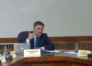 Alibeaj i përgjigjet Gogut: Unë jam i mbledhur, nuk kam fuqi të mbinatyrshme që…