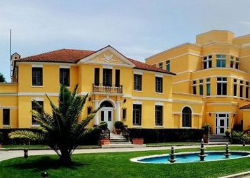 “Keni kohë deri nesër”/ Ambasada e SHBA njoftim të rëndësishëm për nxënësit e shkollave të mesme