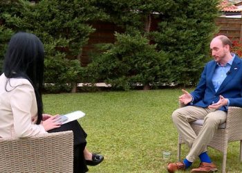 “Në Shkodër mësova shqip”/ Ambasadori britanik: Si qëndron e vërteta e artikullit të “The Sun” për kampin e refugjatëve