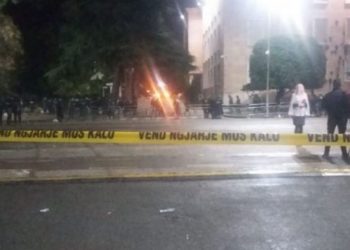 Qëllohet me armë zjarri pas shpine 47 vjeçari shqiptar