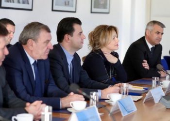 Agron Duka: Vetëm “vagonët” e sjellin Bashën në pushtet. I lanë fushën bosh dhe Rama bëri “gol”