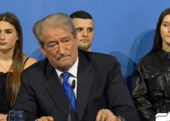 “Do ta shkarkojmë Bashën”/ Berisha kundër Vettingut të politikanëve: Marrëveshje fatale Rama-pengu i tij, refuzojeni deputetë. Të ngrihemi