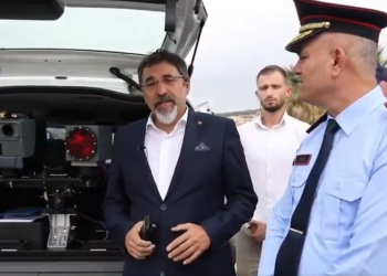 VIDEO/ Vjen në Shqipëri super pajisja që “nuk njeh mik”: Do kapë çdo shkelje në rrugë, gjoba të vjen në shtëpi