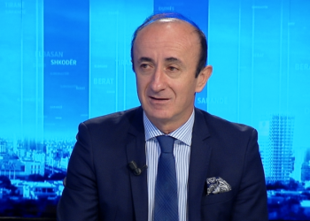 “S’është e drejtë të gjuash me dajak e antitank opozitën”/ Deputeti i PD kundër Berishës: Partia ka disiplinë! Duhet t’i nënshtrohen…