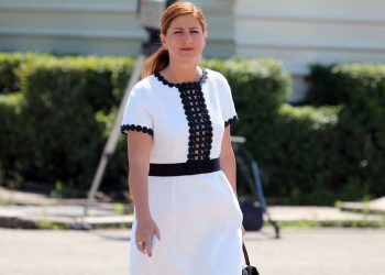 Anëtarja e Këshillit Kombëtar të PD: “Bashën e mbështesin 95% e personave në seli, Berisha ka 95% të bazës”
