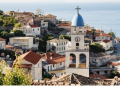 Detaje/ Grabitësi në zyrat e “Tokës” dyshohet se mori dy dosjet e fshatit turistik, Dhërmi