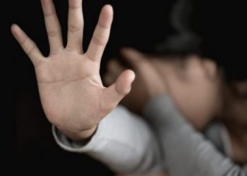 E mitura në Kamëz/ “Babai e kishte kafshuar në organet gjenitale”, flet nëna: Vajza nuk ka asgjë, pse ma arrestoni burrin?