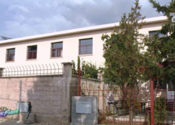 Investigimi/ Pas mbarimit të urdhrit të mbrojtjes, nëna dhe dy fëmijët nxirren në rrugë