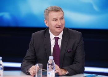 Largimi i Nokës, Kadilli për Bashën: Sillet me partinë si me lodrat e tij në shtëpi