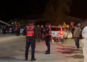 Fier/ Detaje nga ngjarja: Autori qëlloi nga një makinë në lëvizje, 50-vjeçari i plagosur ishte brenda mjetit të tij të parkuar