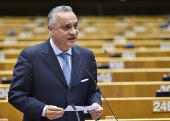 Regjistrimi i pronave në Himarë, eurodeputetët grekë presion Komisionit Europian: Parakusht për negociatat