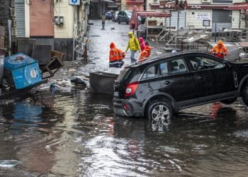 Harta/ Po vjen cikloni i “frikshëm” me stuhi dhe vetëtima