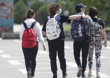 Nëna denoncon arratisjen e të birit 14-vjeçar të pakënaqur nga prindërit e varfër: Do rroba të reja e të shtrenjta