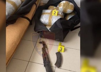 U ndaluan me dy emigrantë të paligjshëm në makinë, çifti nga Konispoli fundoset pas kontrollit të banesës: U gjendet kanabis