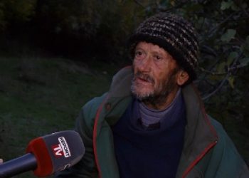 Pamjet e burrit që mbahet peng, në një fshat të Vlorës! Dyshohet për këngëtarin Seit Hysa, i vëllai nuk e identifikoi dot, pas 11 vitesh