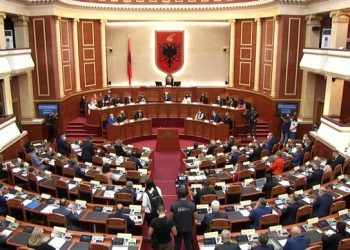Drafti i PS për zgjatjen e mandatit të vettingut, zbardhet relacioni: U vonua për shkak të pandemisë e mungesës së laptopëve