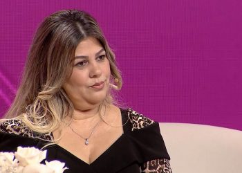 Leonora rrëfen divorcin: Djali i bashkëshortit zgjodhi të rrinte me mua, tani kam 3 fëmijë