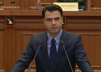 “Nuk ka forcë ta ndalë rrugën për ndryshim”, Basha publikon fjalën e tij në Kuvend