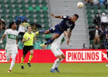 Momenti kur sulmuesi i Real Madrid thyen hundën në aksionin e fundit të ndeshjes