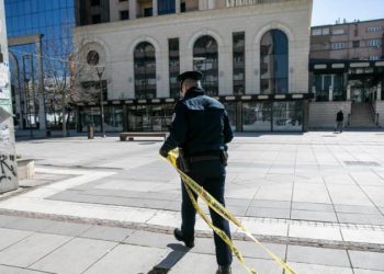 Komunat nuk pranojnë orën policore dhe mbajtjen e maskës në rrugë në Kosovë