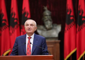 Meta ngushëllon peshëngritësin Pirro Dhima për të ëmën: Mund të jetonte kudo, por e ndjera Lefteri Dhima zgjodhi të jetojë në Himarën e mrekullueshme