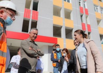 Manastirliu inspekton Pediatrinë e Elbasanit: Do të rrisim kapacitetet e shërbimit për fëmijët!