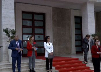 Miratohet projekt-buxheti i 2022/ Qeveria, paketë ndihme për familjet në nevojë, ja kush përfiton. Rriten edhe pagat e personelit mjekësor