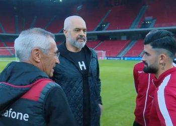 “Respekte mister Reja”/ Edi Rama uron trajnerin e kuqezinjve për ditëlindjen