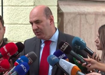 Dokumentet/ Rrushaj kërkoi mosprishjen e pallatit në Kinostudio, por aktekspertiza e Institutit të Ndërtimit e ka nxjerrë të rrezikshëm për jetën e familjeve