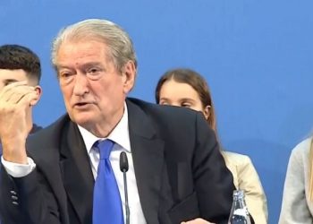 “Foltorja”/ Qytetari kuksian: Sali, e ke për njëmend këtë që ke nisur?! Berisha: Më i vendosur se kurrë, unë e mbaj fjalën