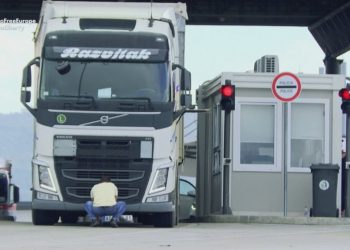 Marrëveshja për targat, shefi i NATO-s takon Lajçak: KFOR garanton lëvizjen e lirë