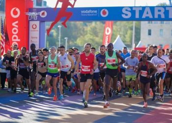 FOTO/ Çmimi i madh 5 000 euro. Zbulohen çmimet fituese për çdo kategori të Maratonës së Tiranës
