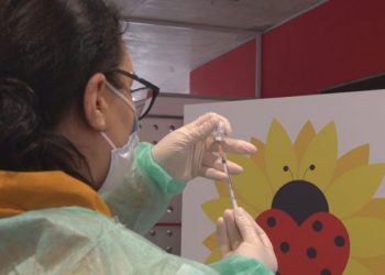 Mjekja Bushati: Doza e tretë anti-covid nis këtë muaj, aplikohet 24 javë pas vaksinimit