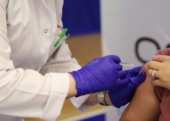 ‘Propaganda kundër vaksimit dhe masave anti COVID vepër penale’/ Mjeku: Shtatzënat të vaksinohen, turp historirat me sterilitetin