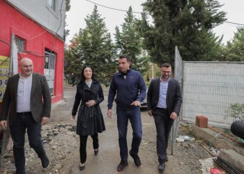 Veliaj dhe vajza e ish-deputetit, inspektojnë punimet në shkollën “Bashkim Fino”