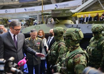 Vuçiç kërcënon nga panairi i armëve: Do forcojmë ushtrinë, nuk ka mëshirë për të dobëtit