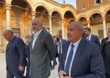 Rama viziton xhaminë dhe varrin e Muhamed Aliut në Kajro: “Ishte shqiptar dhe themeloi Egjiptin e ri”