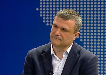 Epidemiologu: Imuniteti i grupit në Shqipëri, pothuajse i paarritshëm, doza e tretë e nevojshme