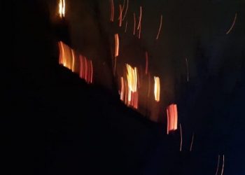 Elbasan/ Një lokal përfshihet nga flakët, dëme materiale dhe zjarrfikësit në vendngjarje