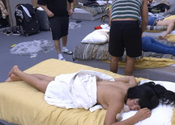 FOTO / Kush janë vajzat që u zhveshën topless në Big Brother, djali që i masazhoi